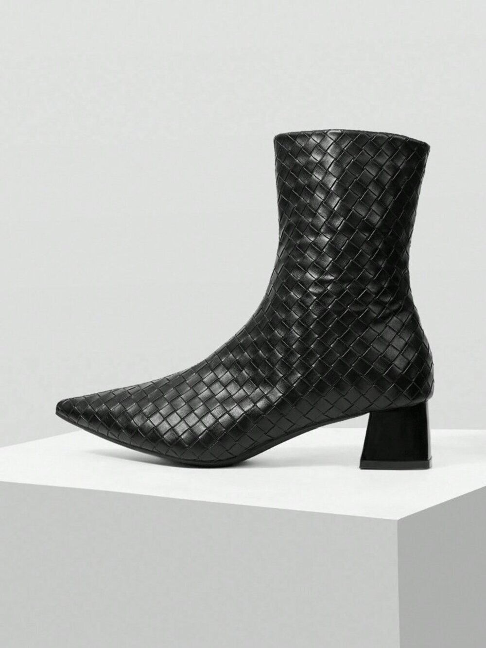 Black Glamorous Women's Low Chunky Heel Pointed Toe Plus Size Ankle Boots - Picture 6 of 7